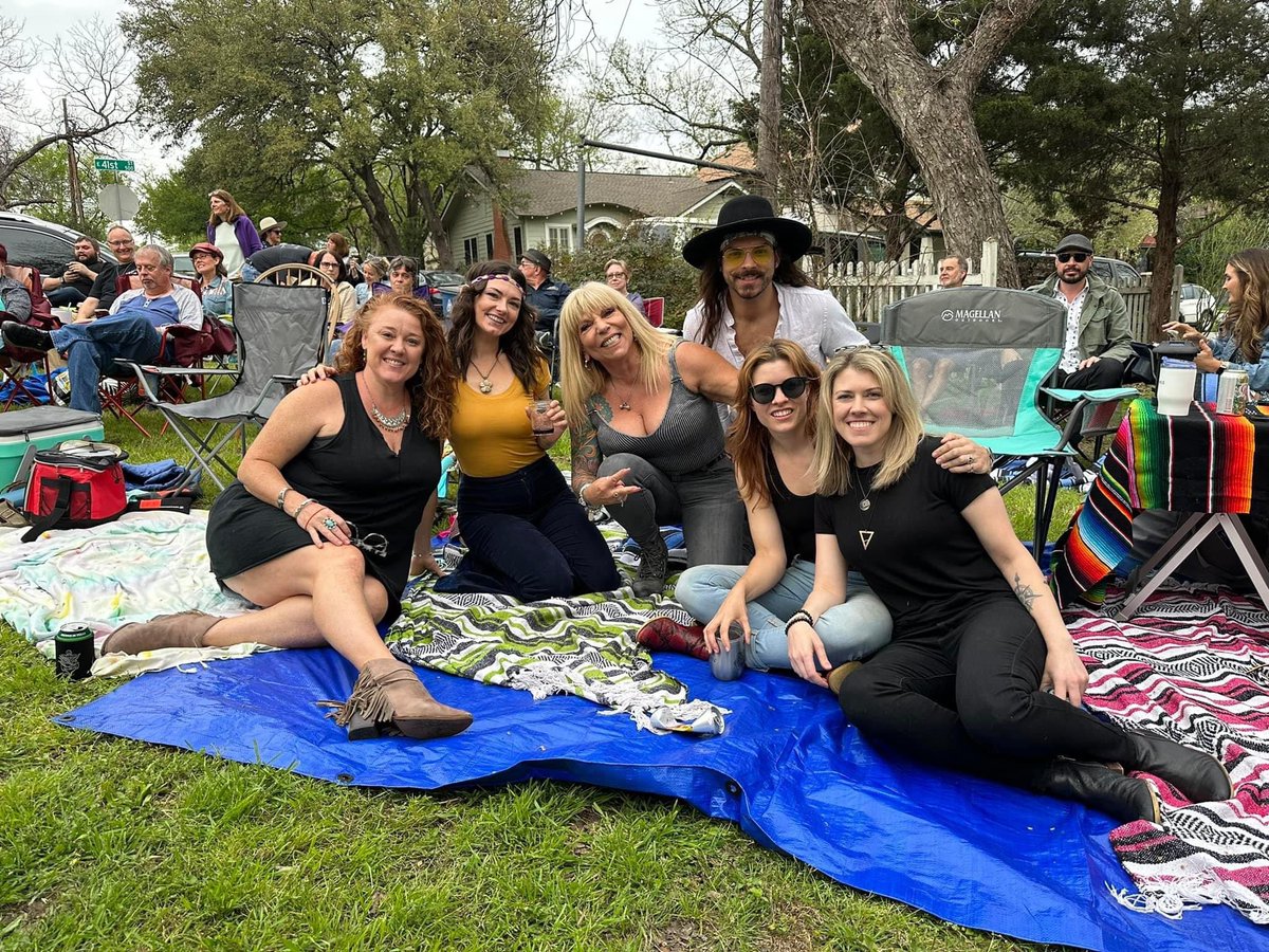 madamradarmusic's tweet photo. Thank you to @thereverentfew for the best #SXSW show of them all. ✨ https://t.co/aHL0w7oAn3