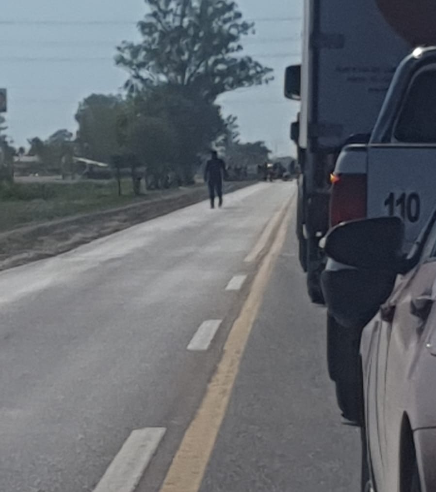 fechacochaco's tweet photo. 📰 | Compartimos artículo periodístico en el que manifestamos preocupación ante los constantes #cortesderutas que mantienen a localidades prácticamente aisladas, con desabastecimiento y pérdidas millonarias en la economía.

Más detalles en este link 🔗 https://t.co/IrRHXUtluY https://t.co/qxa2447xc6