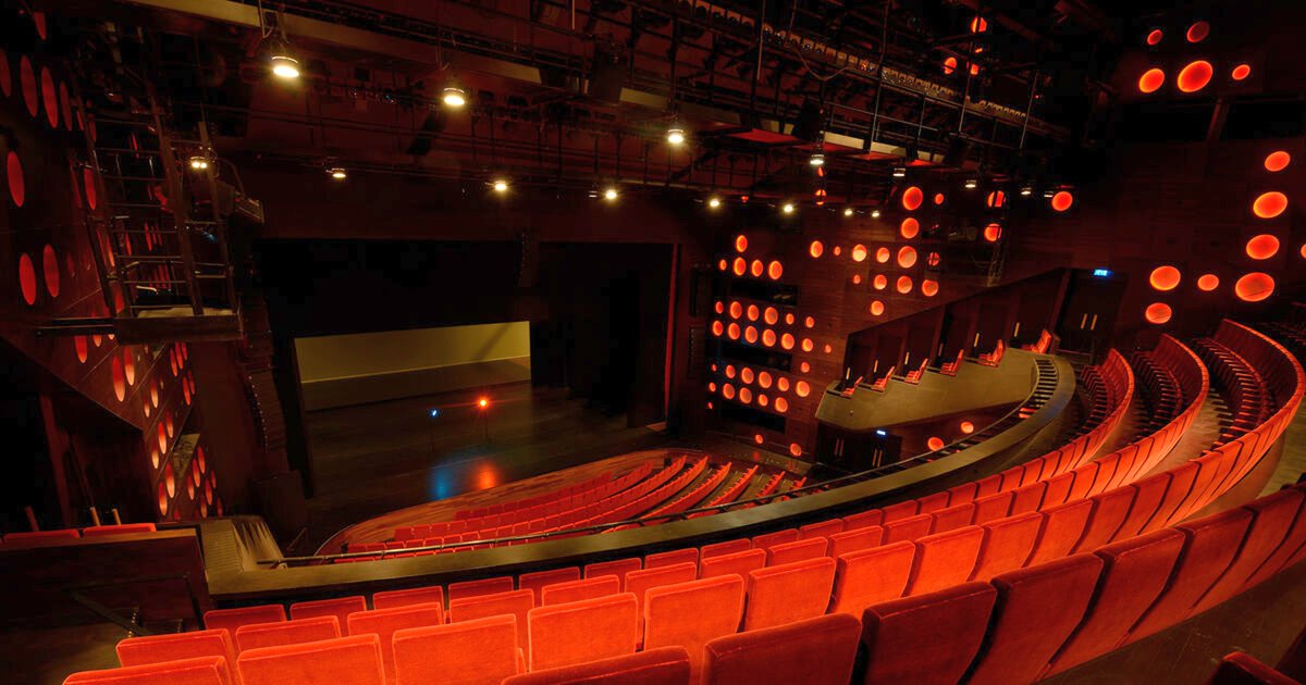 De kassa en receptie van het Wilminktheater en Muziekcentrum Enschede zijn momenteel wegens een storing niet bereikbaar. Wie contact op wil nemen, kan daarvoor een e-mail sturen naar kassa@wilminktheater.nl. Wanneer de storing is verholpen, is nog niet bekend.