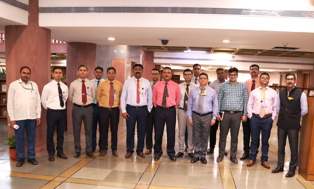 LokSabha_PRIDE's tweet photo. A group of participants of the "Orientation Course for Service Officers" attending training at #DHTI, New Delhi, who came on a Study Visit to Parliament House.
Dr. Deepak Gosain, Former Director @LokSabhaSectt , addressing the participants!
@DefenceMinIndia @SpokespersonMoD https://t.co/AiI9ZrTWbP
