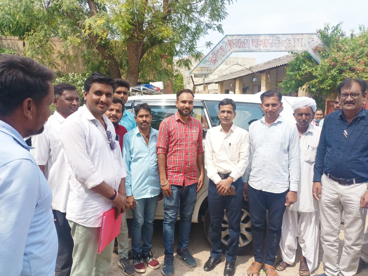 પાટણ જિલ્લાના મોટાનાયતા ગામે ઇ-ગ્રામ થકી ઇ-શ્રમ કાર્ડ રજીસ્ટ્રેશન માટેના કેમ્પનું આયોજન કરવામાં આવ્યું.જ્યાં મામલતદાર ટીડીઓ સાથે કેમ્પની મુલાકાત લઈ ઇ-શ્રમ રજીસ્ટ્રેશનની કામગીરીનું નિરીક્ષણ કર્યું,ગ્રામજનો સાથે સંવાદ કર્યો અને ઇ-શ્રમકાર્ડનું વિતરણ કર્યું.<a href="/CMOGuj/">CMO Gujarat</a> <a href="/InfoPatan/">Info Patan GoG</a>