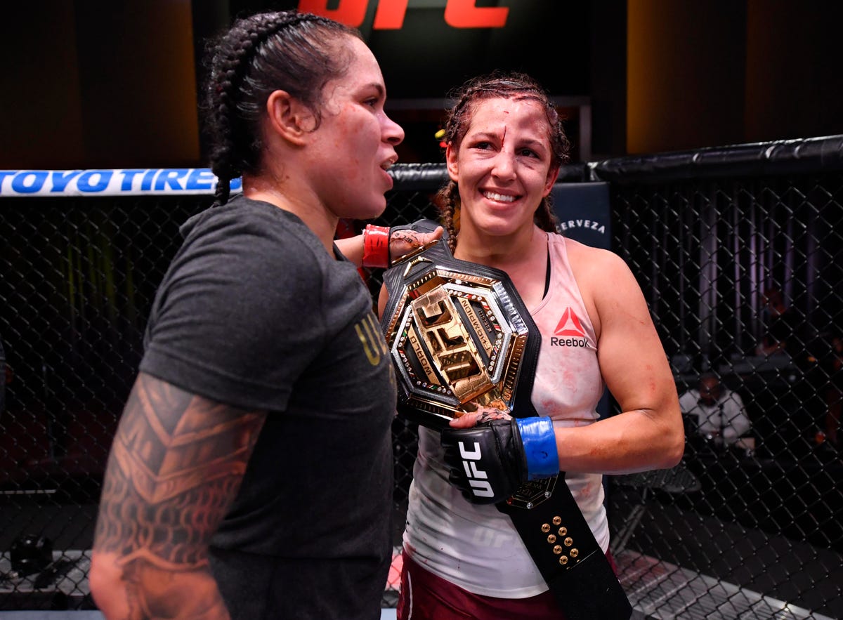 Still dont think she was trying to be disrespectful but Amanda Nunes putting the belt on Felicia Spencer after beating her up for 5 rounds is up there https://t.co/9NATEyYtg8 https://t.co/owKdRmH0T7