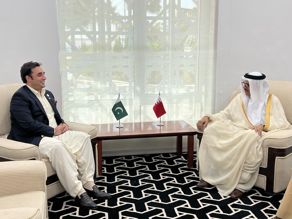 BBhuttoZardari's tweet photo. Pleased to meet H.E. Dr. Abdulatif Rashid Al Zayani, FM of Bahrain @bahdiplomatic on sidelines of 49th
OIC CFM in Mauriania, Discussed historic development of bilat. relations, people to people &amp; cultural ties, &amp; resolved to work together to further strengthen our eco. coop. https://t.co/mdYUzjLzkk