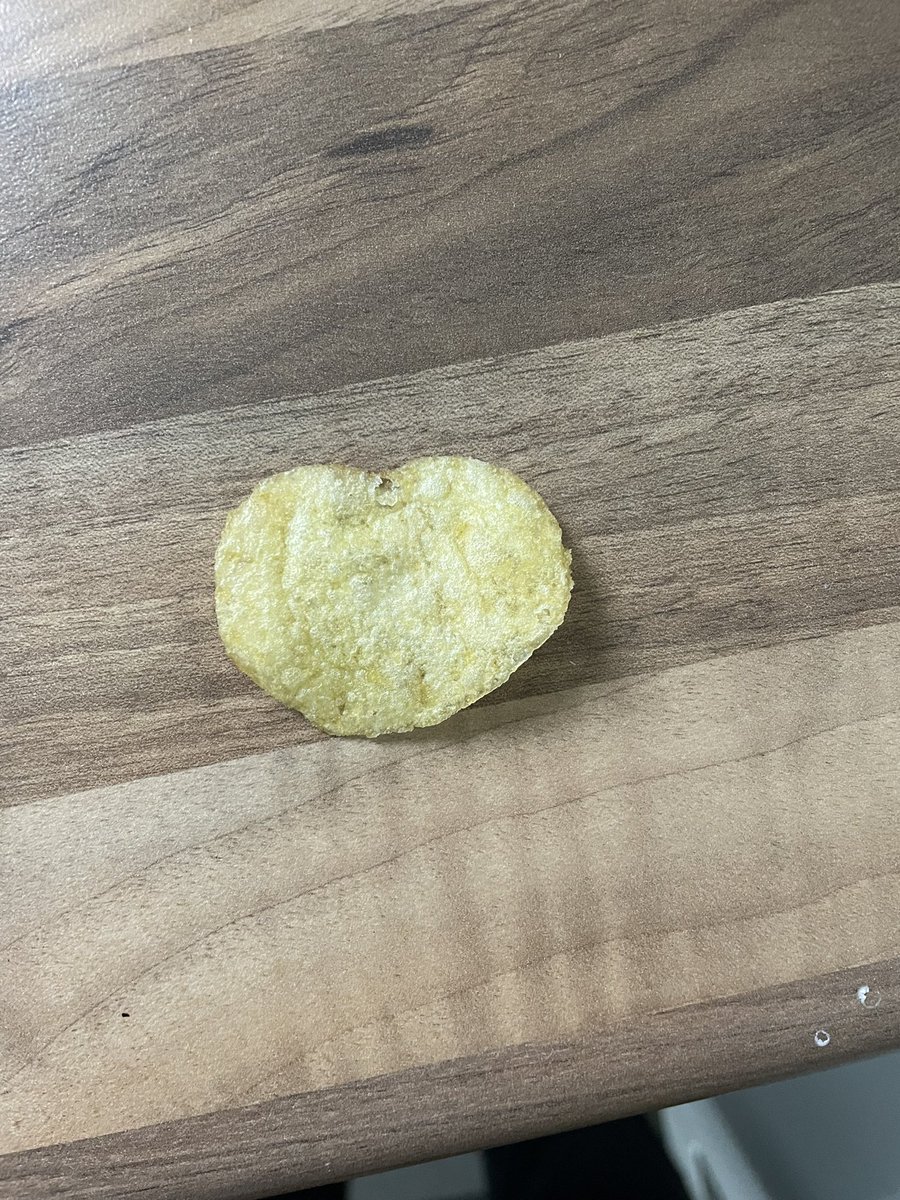 RafAirTank's tweet photo. Thought I’d try my daughters luck at heart shaped crisps #lovefromwalkers https://t.co/fGhtJ8d5hZ