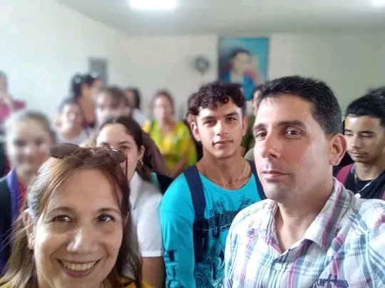 AsambleaQuemado's tweet photo. En barrios, comunidades, centros de trabajo de todo #QuemadoDeGüines, hablando con su población, escuchando e intercambiando criterios, así vemos a nuestros candidatos a diputados a la Asamblea Nacional.
#Cuba https://t.co/Z5EmbK3ltu