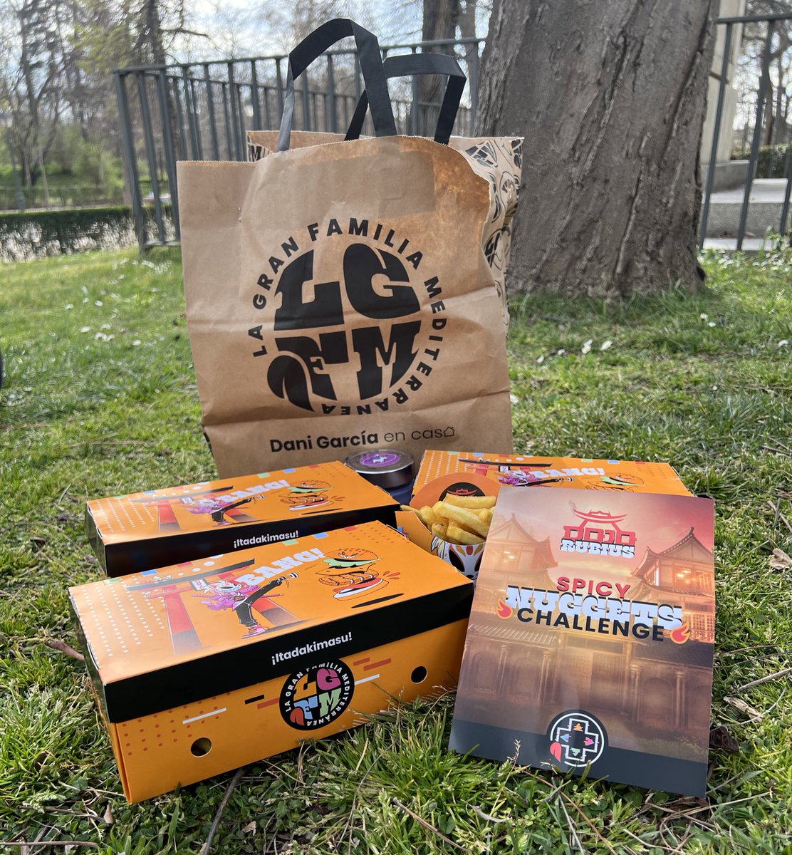 rubiusmyblvd's tweet photo. AMIGXS CUMPLÍ MI SUEÑOOO 😭

Es la mejor hamburguesa que he probado, las papitas deliciosas, el helado, TODO SÚPER DELICIOSO 

Muchas gracias 💓💓💓 @LaGranFamiliaDG 
@Rubiu5 @vegetta777 https://t.co/zsza70L2aK