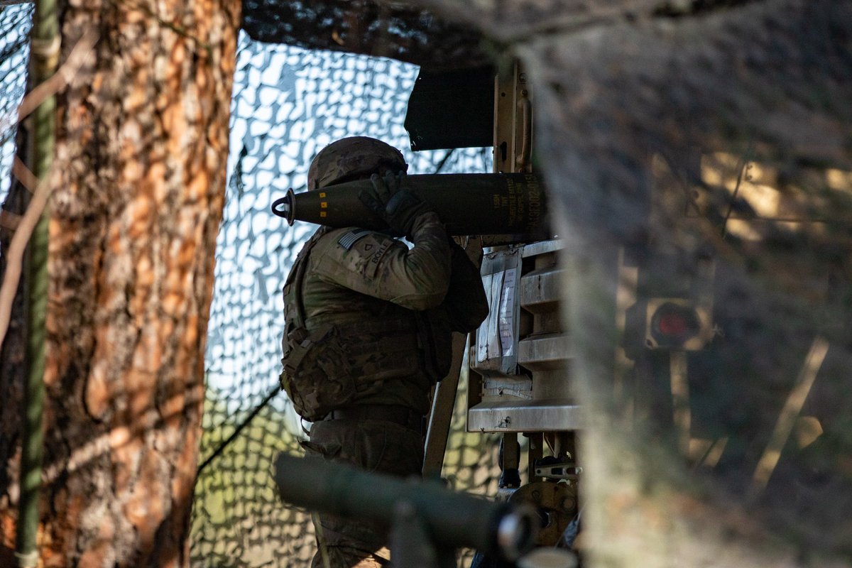 The 82nd Airborne Division’s Artillery Units came together as an organic DIVARTY for the first time since 2004 for a Division artillery exercise involving all nine batteries, three battalions, and DIVARTY.

#AATW #GunsAndLeadersToTheFront #FightToTrainAtEveryOpportunity