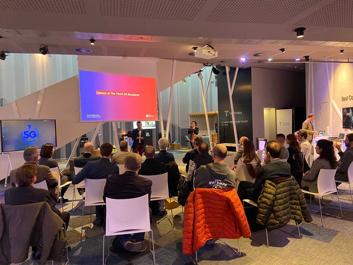 dca_cat's tweet photo. Avui, membres de la #dcaIoT han visitat el laboratori #TheThinX 5G Barcelona, un espai en què #startups i empreses poden fer proves de funcionament dels seus projectes #IoT en entorns reals abans del seu llançament.👏 https://t.co/GgwXjmUAuR