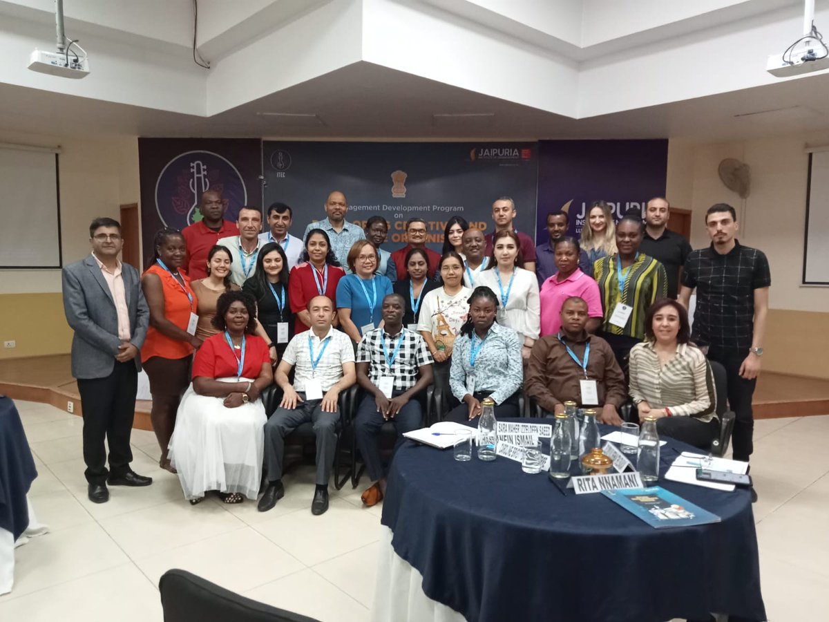 ITECnetwork's tweet photo. Sharing concepts of #MissionLife with #ITEC trainees at Jaipuria Instt:  
Dr. Ashish Panda from NITI Ayog engaging with 30 officials from 20 countries at the Developing Creative and Innovative Organisation course. 
@NITIAayog @Jaipuria_Inst @dpa_mea @prabhatk https://t.co/drCjLdnMku