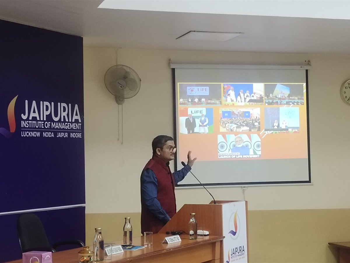 ITECnetwork's tweet photo. Sharing concepts of #MissionLife with #ITEC trainees at Jaipuria Instt:  
Dr. Ashish Panda from NITI Ayog engaging with 30 officials from 20 countries at the Developing Creative and Innovative Organisation course. 
@NITIAayog @Jaipuria_Inst @dpa_mea @prabhatk https://t.co/drCjLdnMku