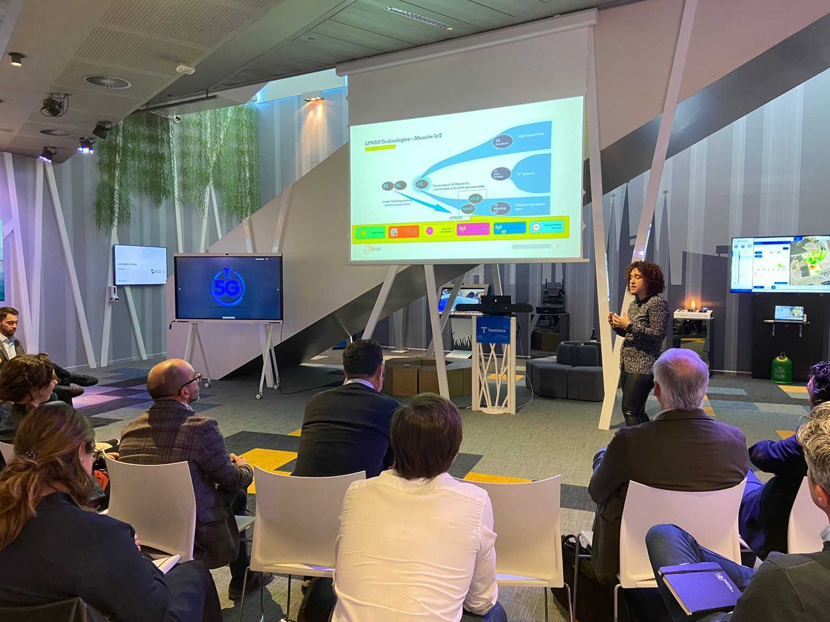 dca_cat's tweet photo. El Laboratori #TheThinx permet ampliar els models de negoci i connectar les empreses a tot l’ecosistema tecnològic.

La Marisa Catalán, d’@i2CAT, explica els aspectes tècnics de les proves al laboratori mitjançant alguns exemples basats en #IoT #5G #NBIoT i #M2M. https://t.co/5YfuOvZGbj