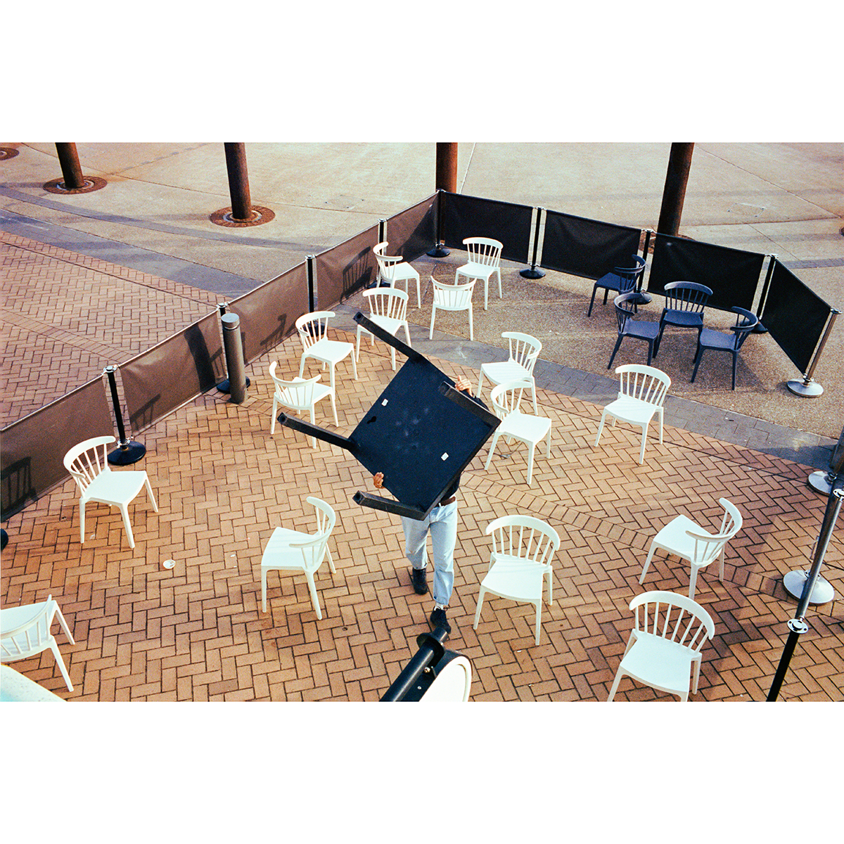 KodakProFilmBiz's tweet photo. 📷Hiroshi Tabata
(1,2,4): 🎞️ #Portra400
(3): 🎞️#Ultramax400

"Sometimes your photographs that you've taken tell you what you are interested in – something that you didn’t even know yourself. This series 'Chairs' certainly falls into the category." - Hiroshi

#kodakprofessional https://t.co/ArZABf7QRj