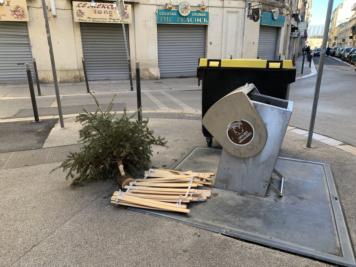 MoynierJ's tweet photo. #plusdetri
➡️ 60 parcs à sapins installés dans la métropole du 26/12 au 30/01
🎄10k sapins récoltés sur la métropole en 2021
🌲10k sapins récoltés sur Montpellier en 2022…
📆 le 16 mars c'est un encombrant improbable!!🎅🏻 https://t.co/IDB5vcK4CK