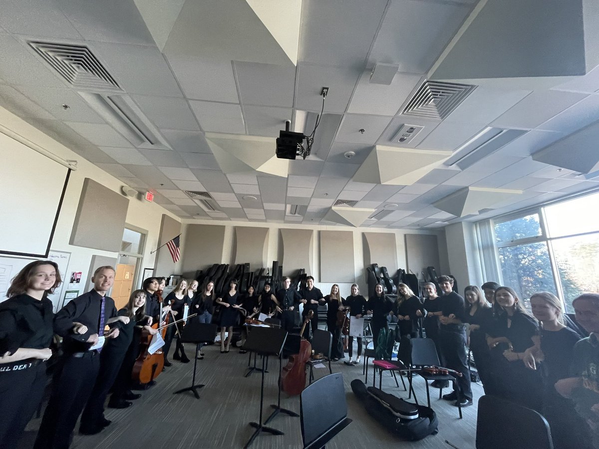 strings_cghsnc's tweet photo. Gratitude circle before the Chamber Concert last night. The tradition continues as we pray together and share what we’re thankful for💞 https://t.co/DHx5Td6mel