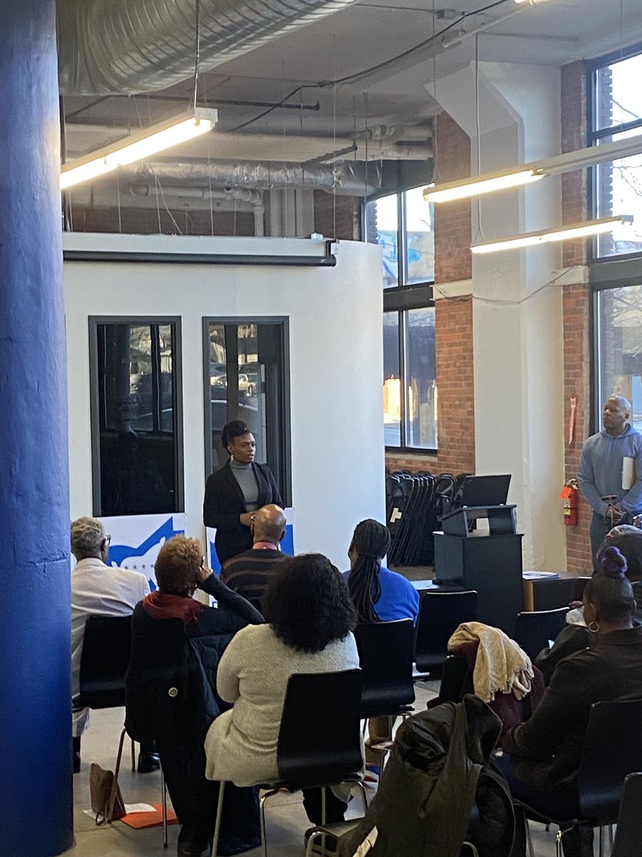 ClevelandBrocks's tweet photo. The #Cleveland Ward 7 Dems monthly meeting. Where they do an exceptional job of shining a light on community needs &amp; combining that with political action steps https://t.co/KGdVhGHgLa