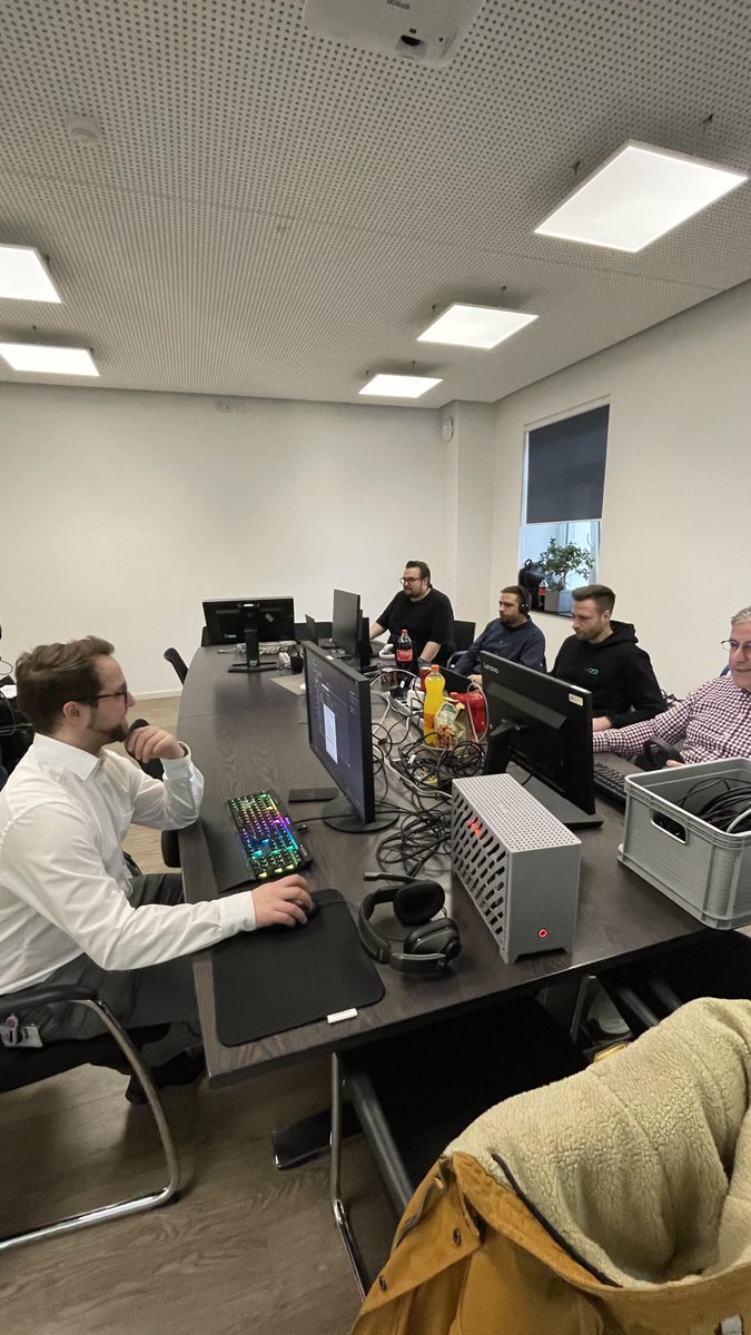 HyandTechnology's tweet photo. Return to the LAN Party! Letzte Vorbereitungen https://t.co/4GsmVJDYS5