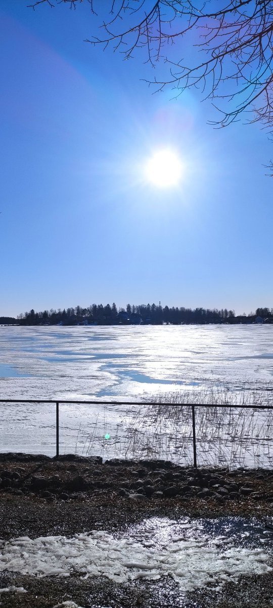 Kotkalaista aurinkoa. Valoa ja voimaa huokui myös Kotkassa HUS diagnostiikan työyhteisö. Tunneilmasto ja psykologinen turvallisuus todettiin olevan mainiolta tasolla. #tyomatkallasuomessa #hus <a href="/TamoraOy/">Tamora Oy</a>