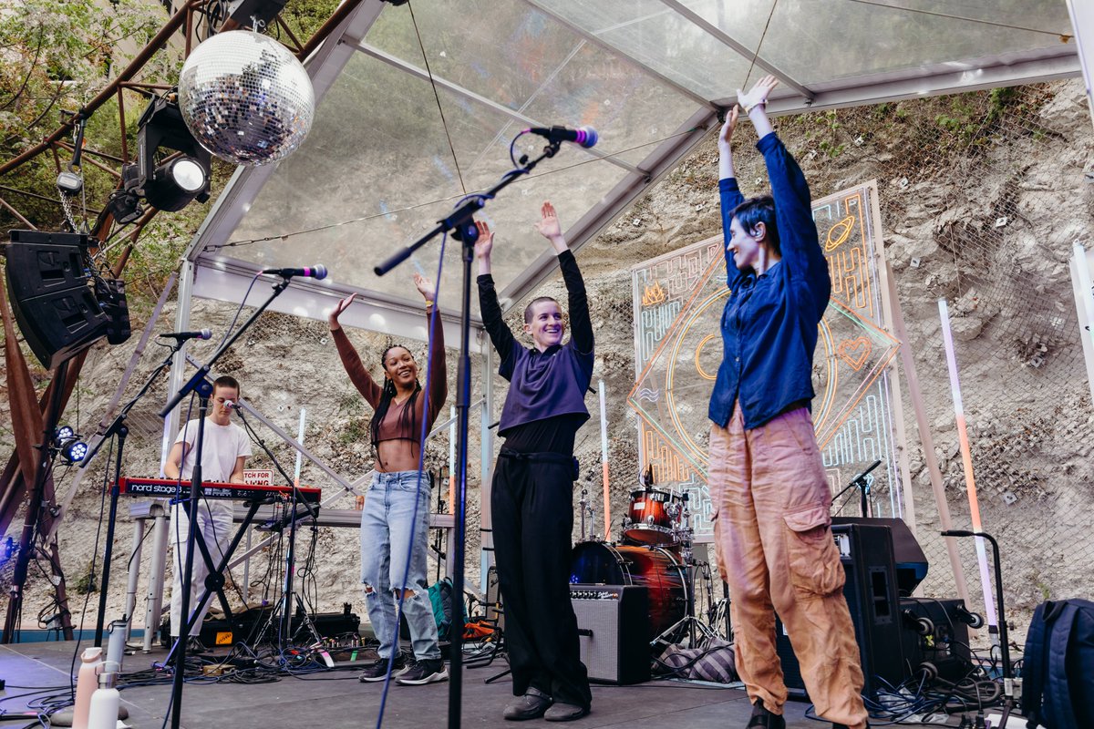 barrieshhh's tweet photo. Halfway through SXSW 👟

Thu - FLOODfest @ Mohawk - 1:30pm
Thu - Qobuz @ KMFA - 4:00pm
Thu - Gorilla vs. Bear @ Las Perlas - 9pm
Fri - KUTX @ Scholz Garten - 7am
Fri - Winspear x POND @ Cheer Ups - 4:30pm
Sat - Consequence x Brooklyn Bowl @ Empire - 3pm

Photos @taylorprinsen https://t.co/4SnUvewq9I