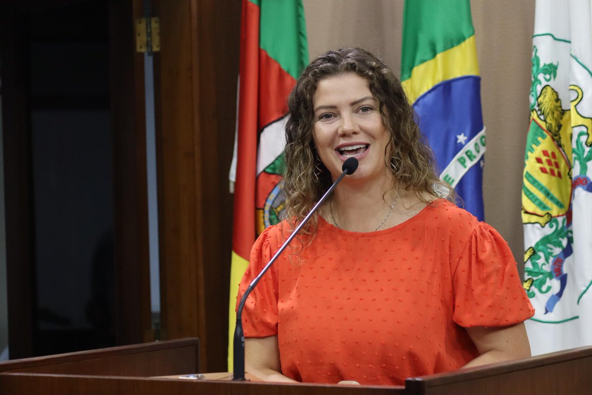 tatianefrizzo's tweet photo. Vereadora Tatiane Frizzo sugere mudar avisos sonoros em escolas-https://t.co/hP4mQbywEd https://t.co/MzRZXsiVhd