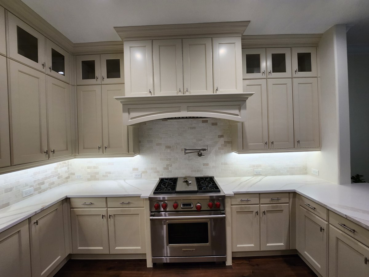 CabinetPaint's tweet photo. Custom, fine finish work like this requires experience, commitment, technique, and expertise. When we started the #cabinetpaintingco we did it to be the industry leader in #cabinetpainting. Every completed job is a chance for us to prove we are what we say we are... the best! https://t.co/bZZRjhmse7