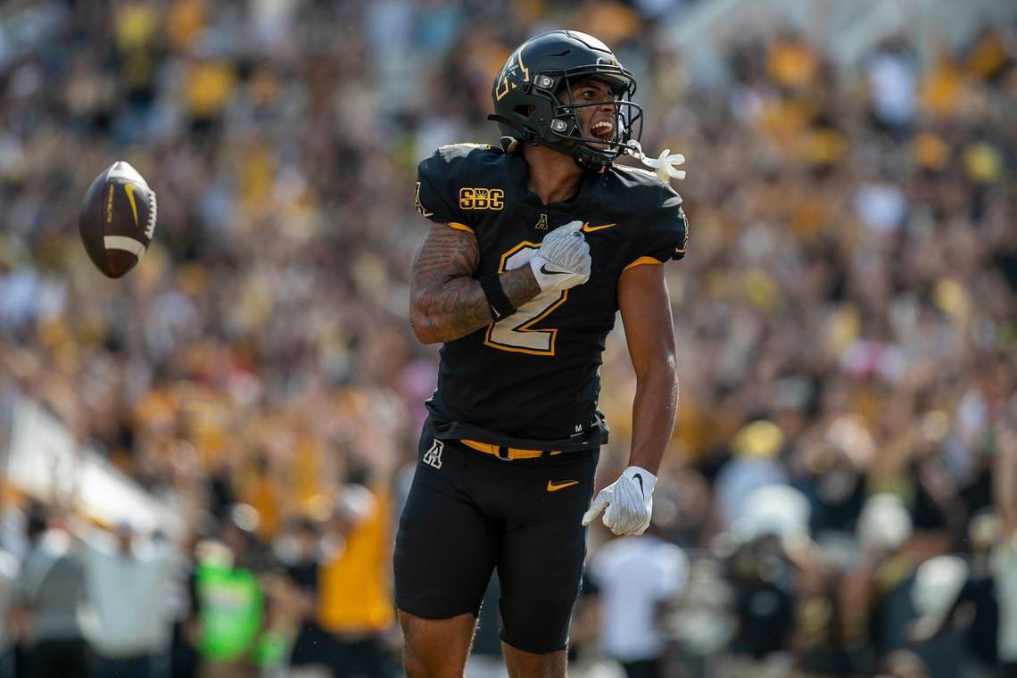 AGTG!!! After a great conversation with <a href="/BrianHainesb/">Brian Haines</a>, I’m blessed to receive an offer from App State University!!! ⚫️🟡<a href="/MrTNT21/">CoachTNorton</a> <a href="/CoachLit22/">Jeff Littleton</a> <a href="/AppState_FB/">App State Football</a> <a href="/CoachCecil7/">Blake Cecil</a> <a href="/CedricWynn3/">Cedric Wynn (Coach Hollywood)</a> <a href="/VALIDPLAYZ/">Valid Playz</a> @On3sports @RivalsFriedman <a href="/247Sports/">247Sports</a>