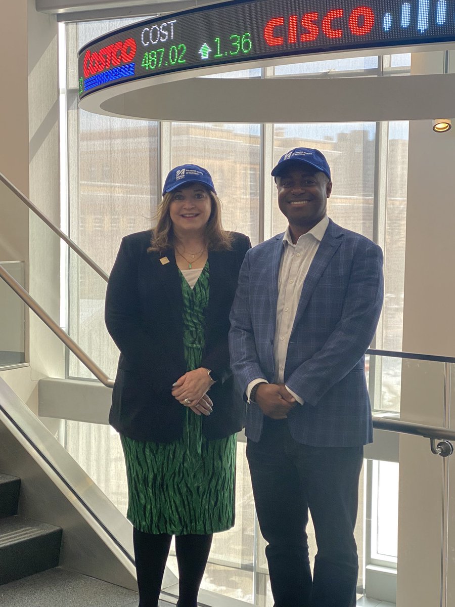 SRichtermeyer's tweet image. An honor to have Manning School of Business alum @SamDivineJr on campus today and learn about his journey from student to CPA/MBA to CEO! @ManningUML #alumni #CPA