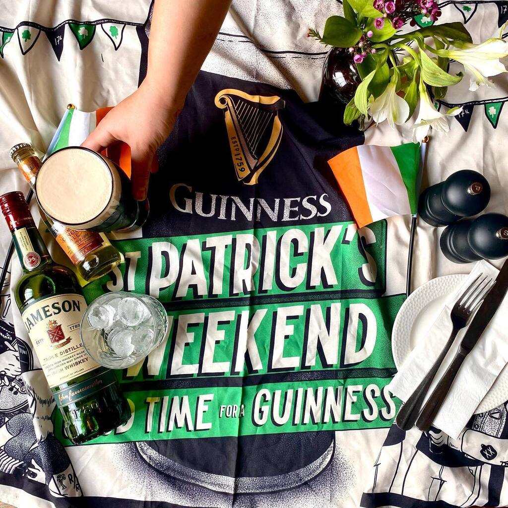 “May your troubles be less, your blessings be more, and nothing but happiness come through your door.”

Join us tomorrow for St Patrick’s day !! Live Irish band all night 🍀 
#loveyourlocal instagr.am/p/Cp2ySQQI3lC/