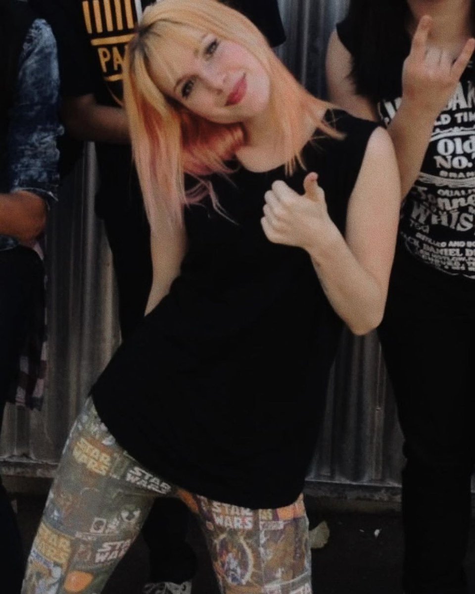 The only thing that could possibly be cooler than Stevie Nicks with a copy of Dune is Hayley Williams wearing Star Wars pants.