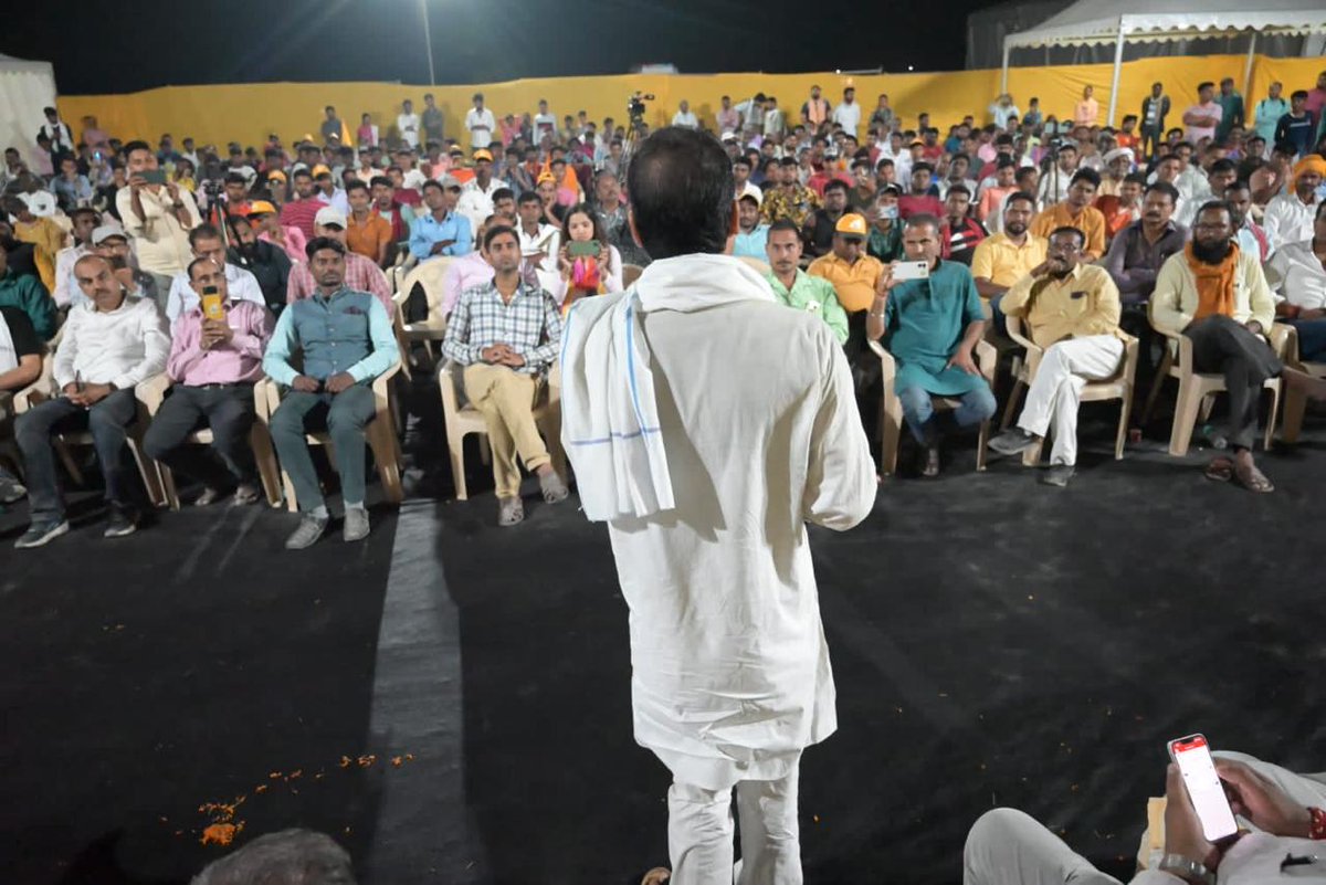 #SSCGD2018 के युवाओं की नियुक्ति हेतु ट्विटर अभियान में भागीदारी निभाएं।
🔸60, 210पद में 5, 000अभी भी ख़ाली 
🔸19माह आंदोलन+1माह अनशन+72दिन पैदल मार्च दिल्ली कोर्ट के आदेश की अवहेलना क्यों 
<a href="/HansrajMeena/">Hansraj Meena</a> <a href="/abhinaymaths/">Abhinay Maths</a>
<a href="/journo_jitendra/">Jitender Bhardwaj</a> <a href="/Ranbir_Crpf/">Ranbir Singh</a> <a href="/PMOIndia/">PMO India</a> <a href="/HMOIndia/">गृहमंत्री कार्यालय, HMO India</a> <a href="/SSCorg_in/">SSC News</a>