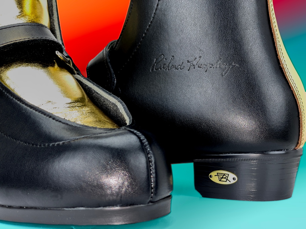 These "No Strings Attached" skate boots were dreamed up by <a href="/richardhumphrey/">rich humphrey</a>.  Many of the classic line dance steps we use now were created by him. And 45 years later, Richard is still rollin and teaching on his eights today! ⁠
⁠⁠
#riedellroller