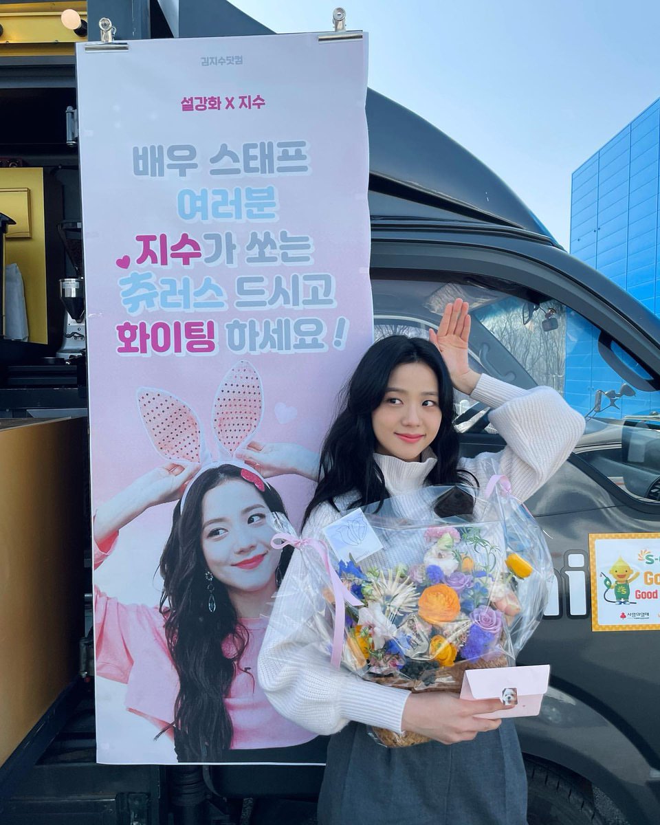 backtopinked's tweet photo. [IG🐰] Jisoo 2 years ago! 

“Working hard to film while eating ‘Chu'rros 🤍 Our BLINK, I’m always thankful and I love you 🙋🏻‍♀️ 
#Snowdrop #Youngcho 
#KimJisooDotCom” https://t.co/WwvmaL3tiE