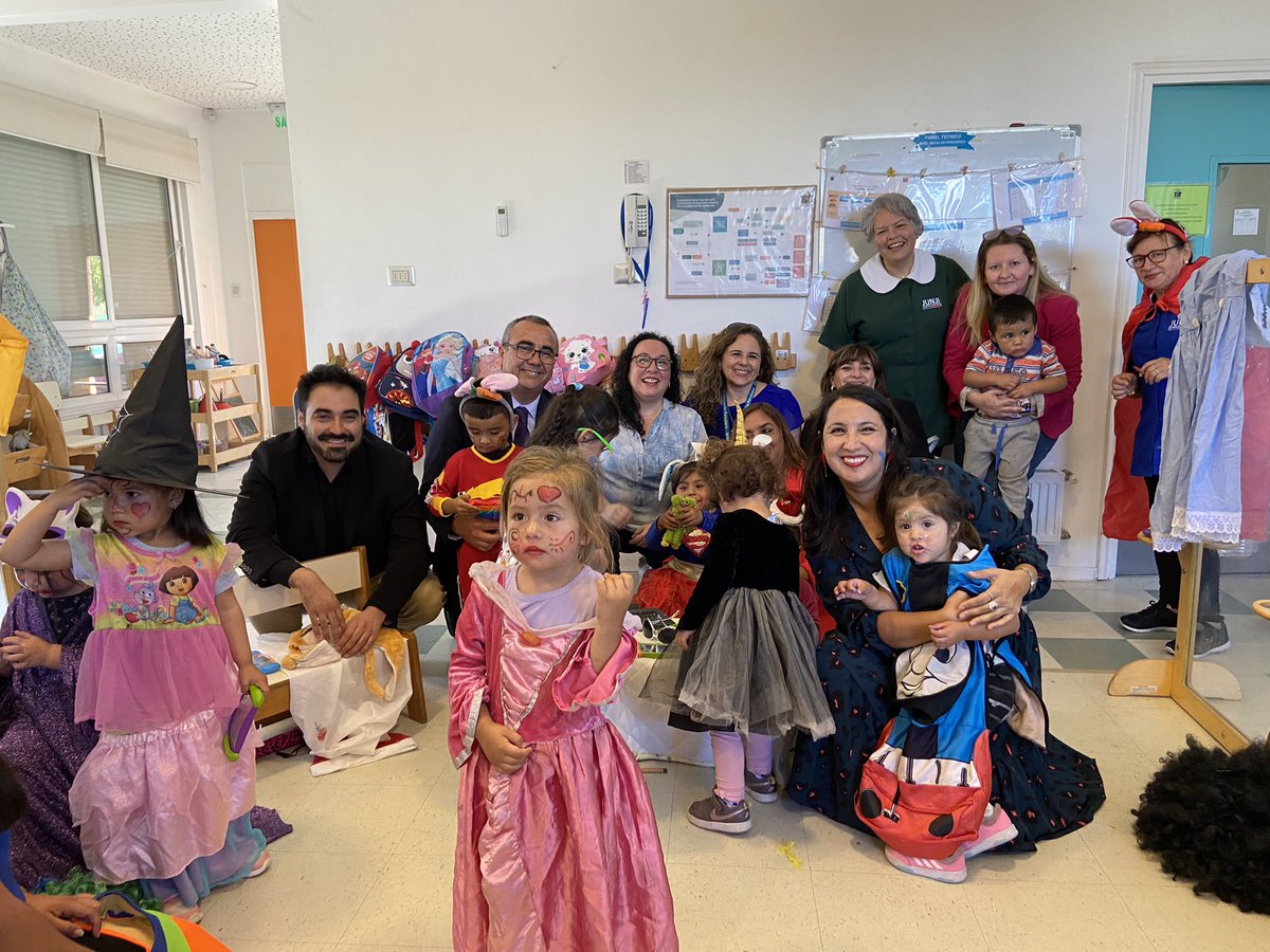 JUNJI_Valpo's tweet photo. #VolvamosAlJardín🧩Autoridades de educación @SEREMI_EDUC_V @SubEducParv familias y vecin@s inician el año de la educación parvularia en el jardín infantil Kimeltuwe promoviendo la importancia de la asistencia en los niños y niñas @JUNJI_Chile @F_integra #ReactivaciónEducativa https://t.co/R9ezAvBc8u