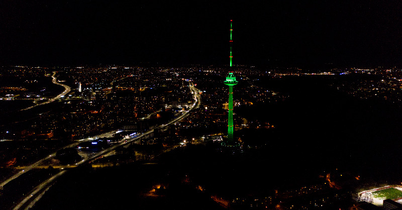 Lá Fhéile Pádraig sona daibh! ☘️

Ireland joined the European family 50 years ago🇮🇪🇪🇺. Today cities around Europe celebrate Irish culture and heritage by lighting up buildings in green.

Thank you <a href="/TourismIreland/">Tourism Ireland</a> for the photos.

#StPatricksDay2023 #EU50 #StPatrickDay