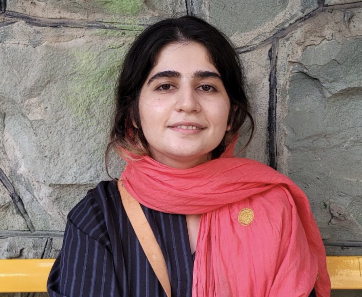 #سپیده_قلیان دقایقی پیش در تماس کوتاهی به خانواده‌اش خبر داده که به بند ۲۰۹ زندان اوین منتقل شده است. 
در این تماس کوتاه، به سپیده اجازه داده نشده درباره وضعیت خودش، نحوه رفتار ماموران و اتهامی که به او زده‌اند و بهانه بازداشت مجددش چیزی بگوید.