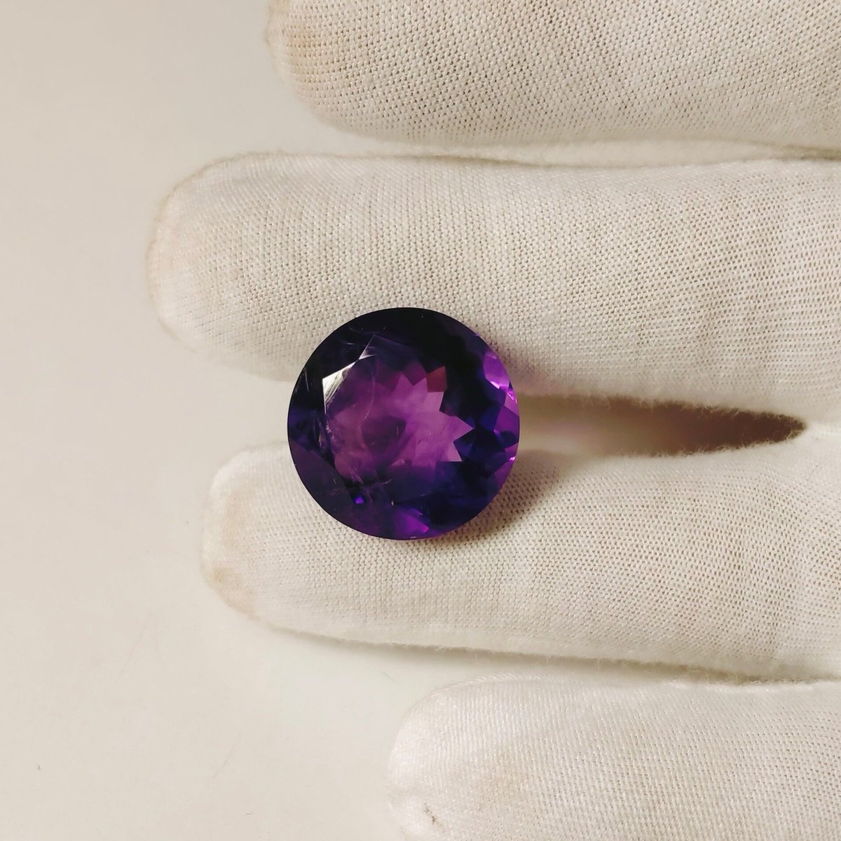 MantriSanju's tweet photo. Excited to share the latest addition to my #etsyshop: Natural Large African Amethyst Round Cut 20MM AA Quality. #Amethystroundcut #Roundgemstone #Roundamethyst #gemforPendant #jewelry #fancycutgemstone #beading #anniversary #bolu #PlatanoPower #WBC2003 https://t.co/C2LbwXT7jP https://t.co/Ncc8NPVXIe