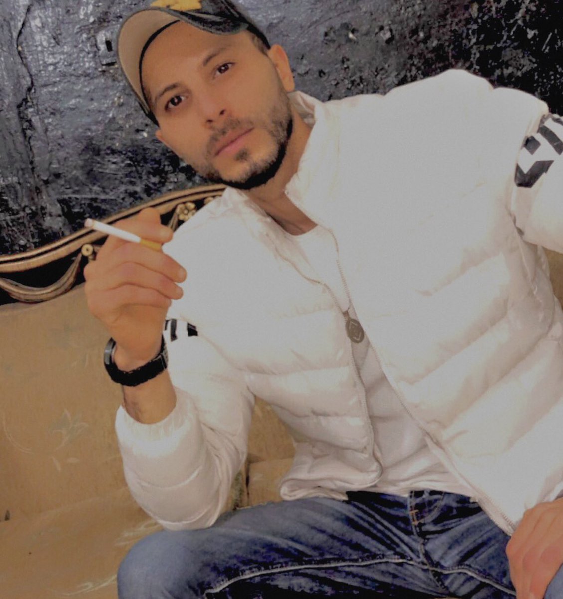 النفس عودها على العز تعتاد
وارفع مواطنها عن الذل والهون🦅.