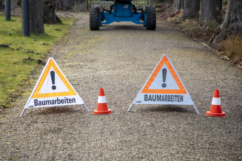 Baumfällungen: Messeschnellweg am Sonntagvormittag gesperrt. Vollsperrung zwischen Anschlussstelle Pferdeturm und Kreuz Seelhorst von 7.00 bis voraussichtlich 12.00 Uhr in beide Fahrtrichtungen. #B3 #messeschnellweg #Vollsperrung

langenhagener-news.de/messeschnellwe…