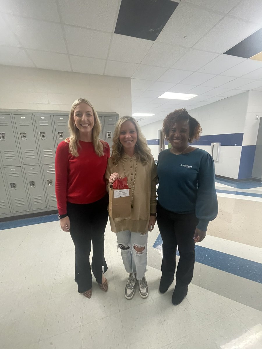 moodyhighsccboe's tweet photo. Huge thanks to @AlaTrustCU for bringing goody bags and positivity to our teachers today! Always great when our teachers are recognized! @Burns_StClair #DEV1L https://t.co/JSCnjxsYSS