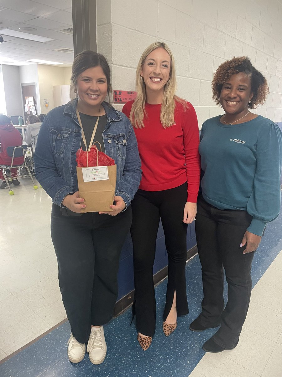 moodyhighsccboe's tweet photo. Huge thanks to @AlaTrustCU for bringing goody bags and positivity to our teachers today! Always great when our teachers are recognized! @Burns_StClair #DEV1L https://t.co/JSCnjxsYSS