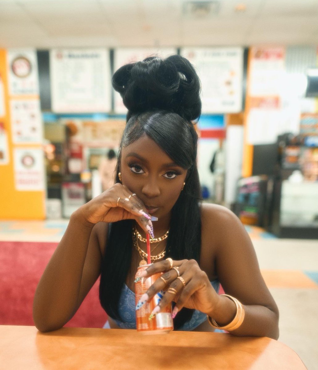 Alexus Crown tweet media
