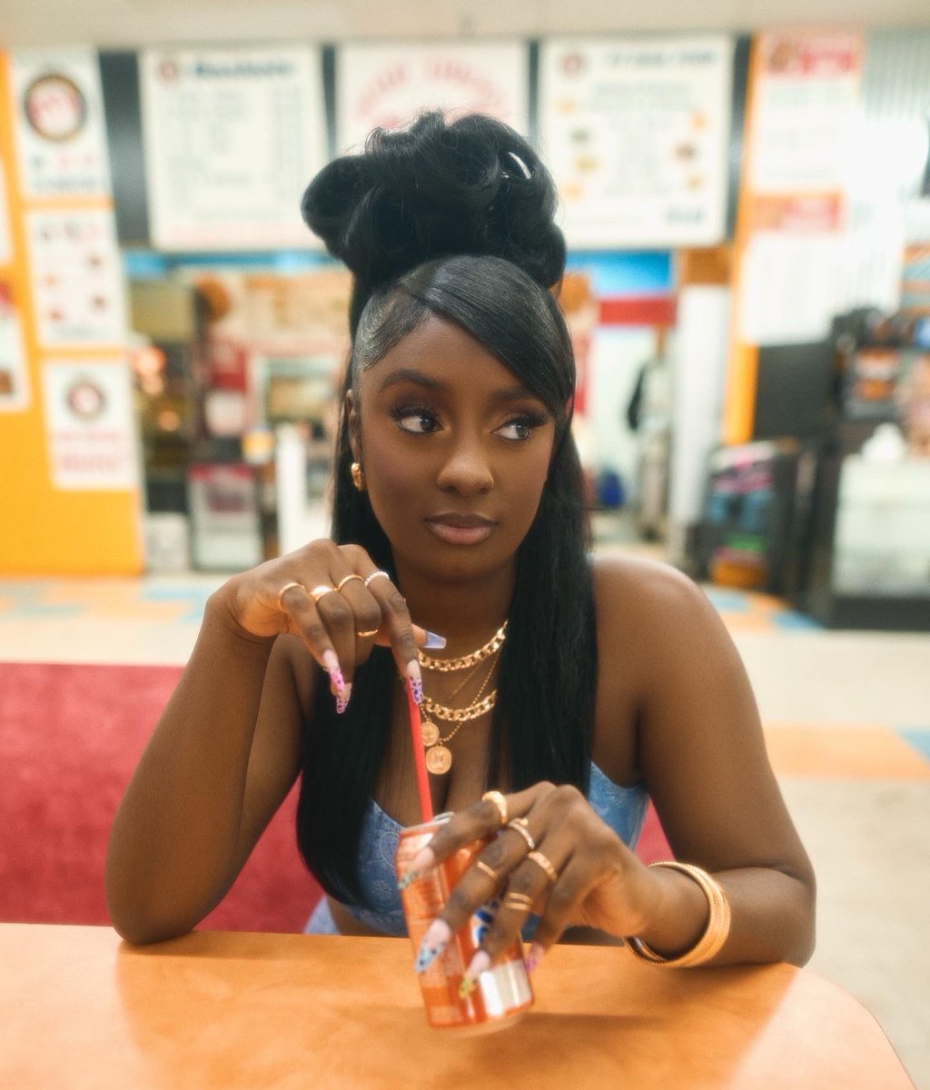 Alexus Crown tweet media