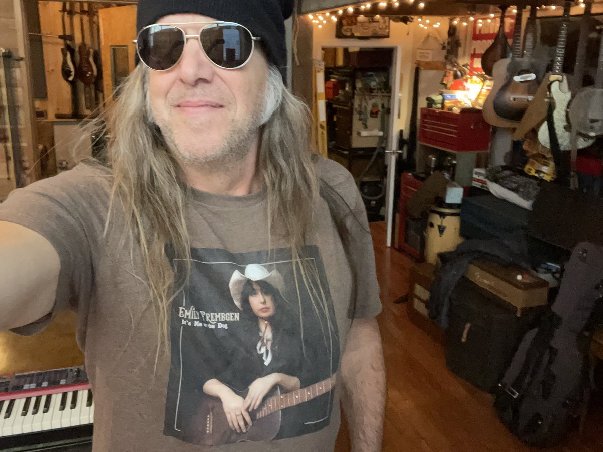 RealHughPool's tweet image. Where you gonna go for a good time in the Manhattan tonight? HP+KR2 residency at The 11th Street Bar, that’s where! #bluesrock #americana Tonight’s special guest @EmilyFrembgen Dig the shirt!