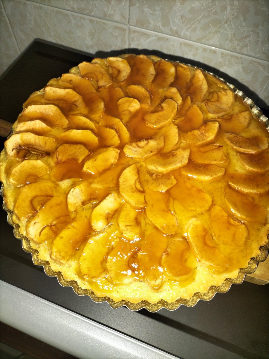 SoySaralarala's tweet photo. Pues una tarde muy entretenida y a la vez muy dulce ✌🏻🤪 #OleYoOleMiChochoMoreno #BuenasNoches #FelizNoche #16Marzo #Marzo2023 #TartaDeManzana #OleConOle https://t.co/fcG6Gw5pGE