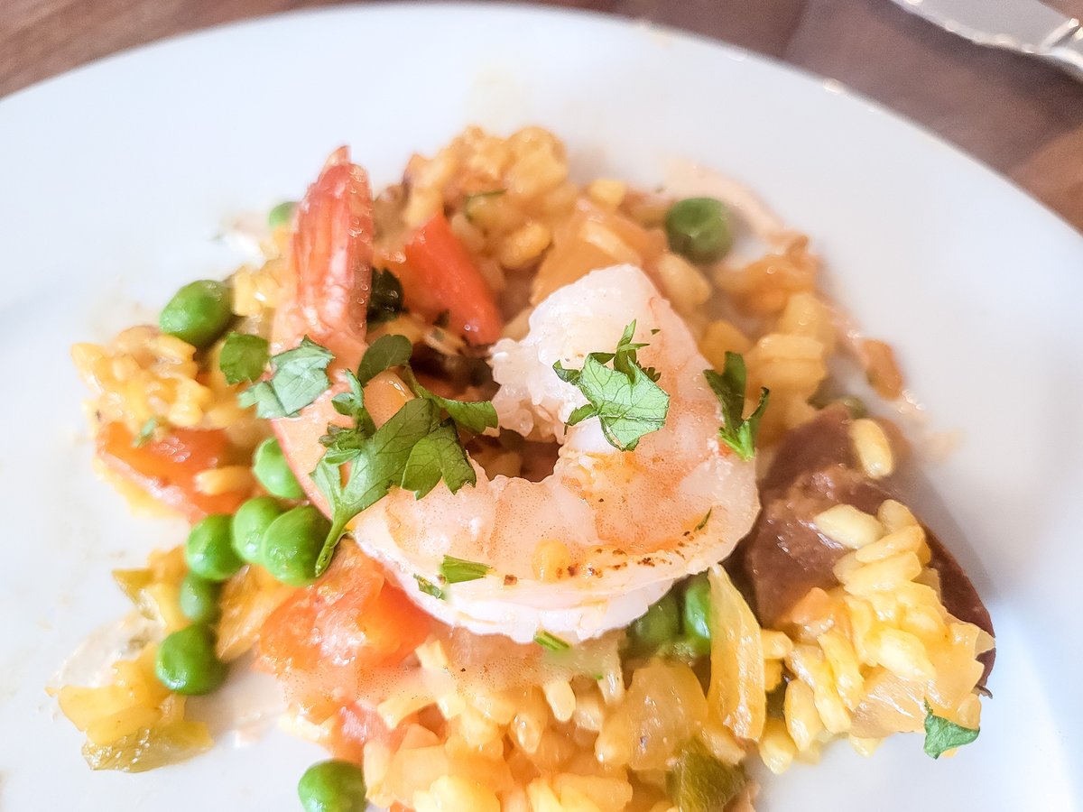 My first attempt at shrimp paella at <a href="/TheChoppingBloc/">The Chopping Block</a> in Chicago. Not too shabby!

#cookingclass #cswdumplings #foodbloggerlife