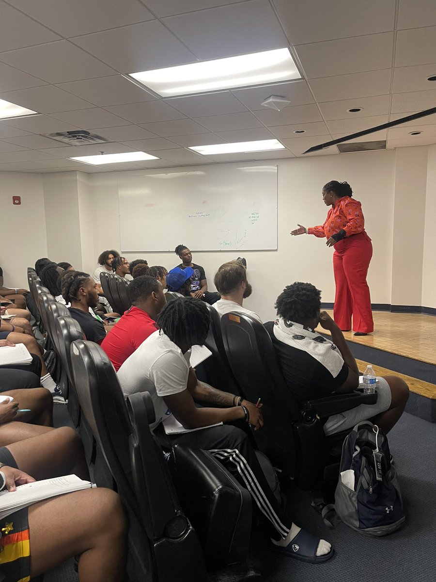 HUBISONFOOTBALL's tweet photo. #RealTalkThursday was brought to the team by Dr. Kamilah Woodson who serves as @howard1867 Chair of the Department of Human Development and Psychoeducational studies who discussed the importance of mental health, proper coping mechanisms, and what it means to be a man. https://t.co/8nkqLLkcJP