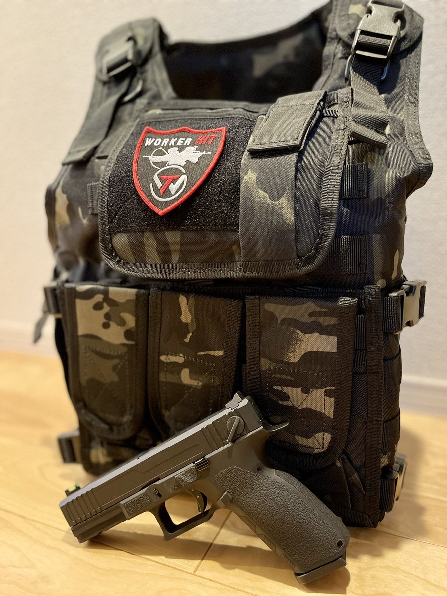 ilyf0510's tweet photo. @WorkerkitC さんのプレートキャリアが到着！
ポーチ類が前後に装着済みで非常に使いやすそうです。
※まだプレートを入れていません
#wokerkit https://t.co/vaa0HXvE9V