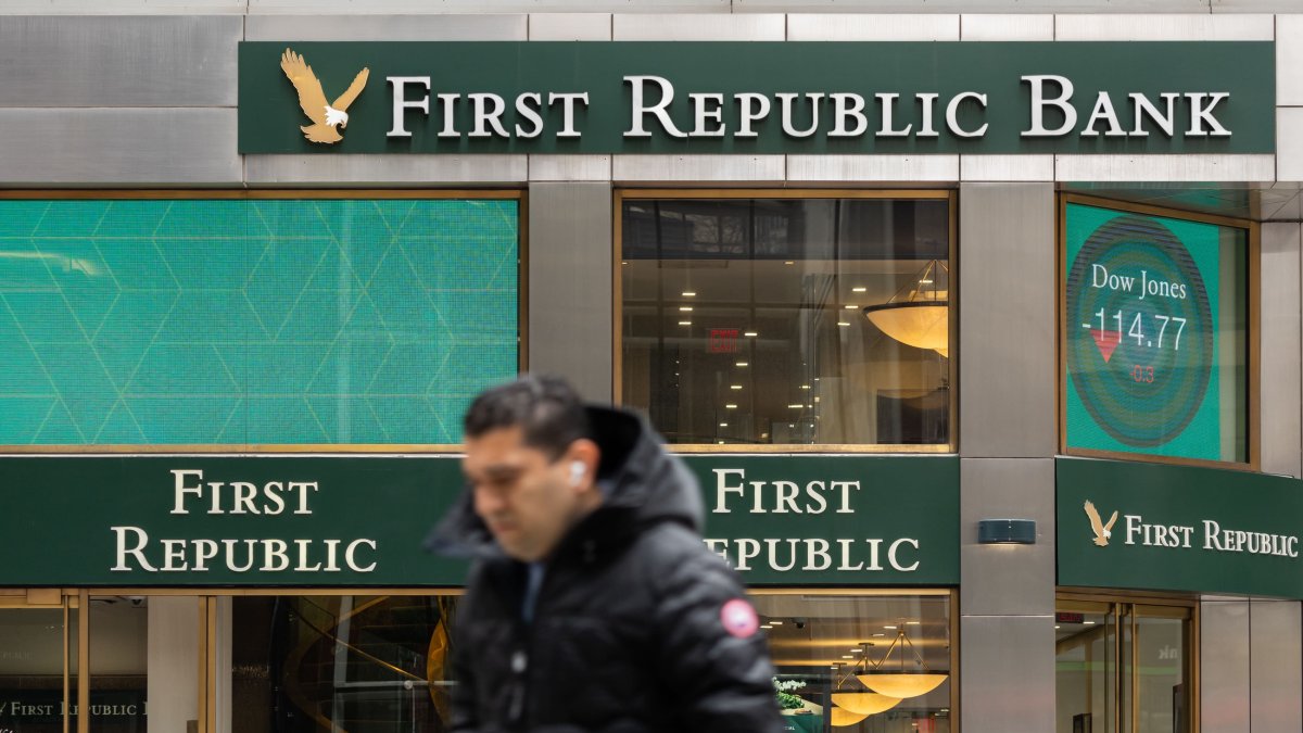 NBC: Wall Street Rides to the Rescue as 11 Banks Pledge First Republic $30 Billion in Deposits dlvr.it/Sl18TB