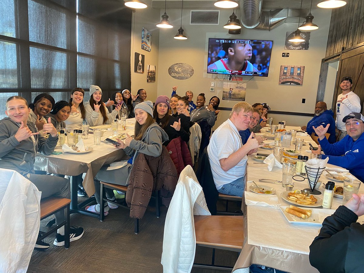 Watched our guys battle to the end 💚

Congratulations on an incredible season <a href="/Islanders_MBB/">Islanders Men’s Basketball</a> !!!

#ShakasUp // #MarchMadness