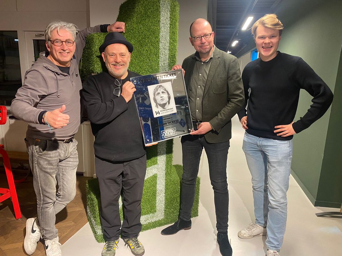 NPORadio1's tweet photo. '14' de musical over Johan Cruijff ontvangt in Langs de Lijn en Omstreken een Diamanten Ticket Award voor verkoop 150.000 kaarten. #LDLEO #14demusical #johancruijff https://t.co/Oo2gss435F