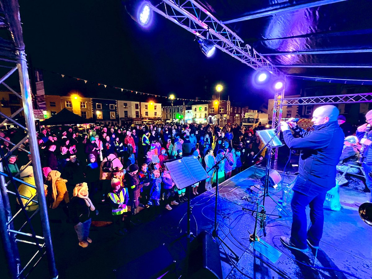 damiengeoghegan's tweet photo. What a fantastic evening in #Dungarvan as St Patrick’s Festivities get underway! Great concert by @DeiseBrassJazz and “Rock,Paper,Scissors”, followed by a brilliant fireworks display over a thronged harbour! Our special guest Mary Rose O’Connell did the honours! 👏🇮🇪💥☘️🇮🇪💥☘️ https://t.co/Lq2gPBVbFs